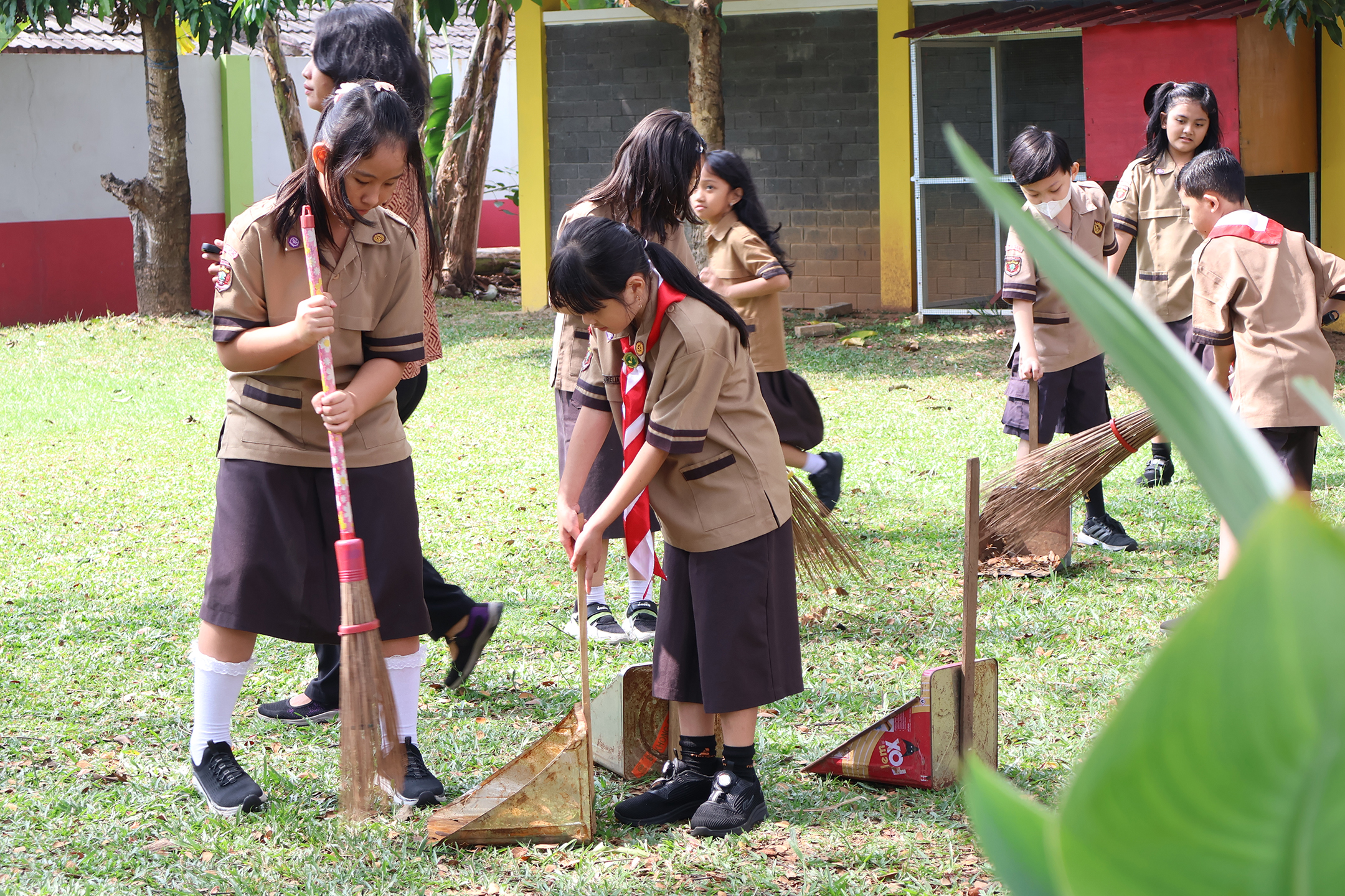 Illustration for Pentingnya Kesadaran Cinta Lingkungan bagi Generasi Muda