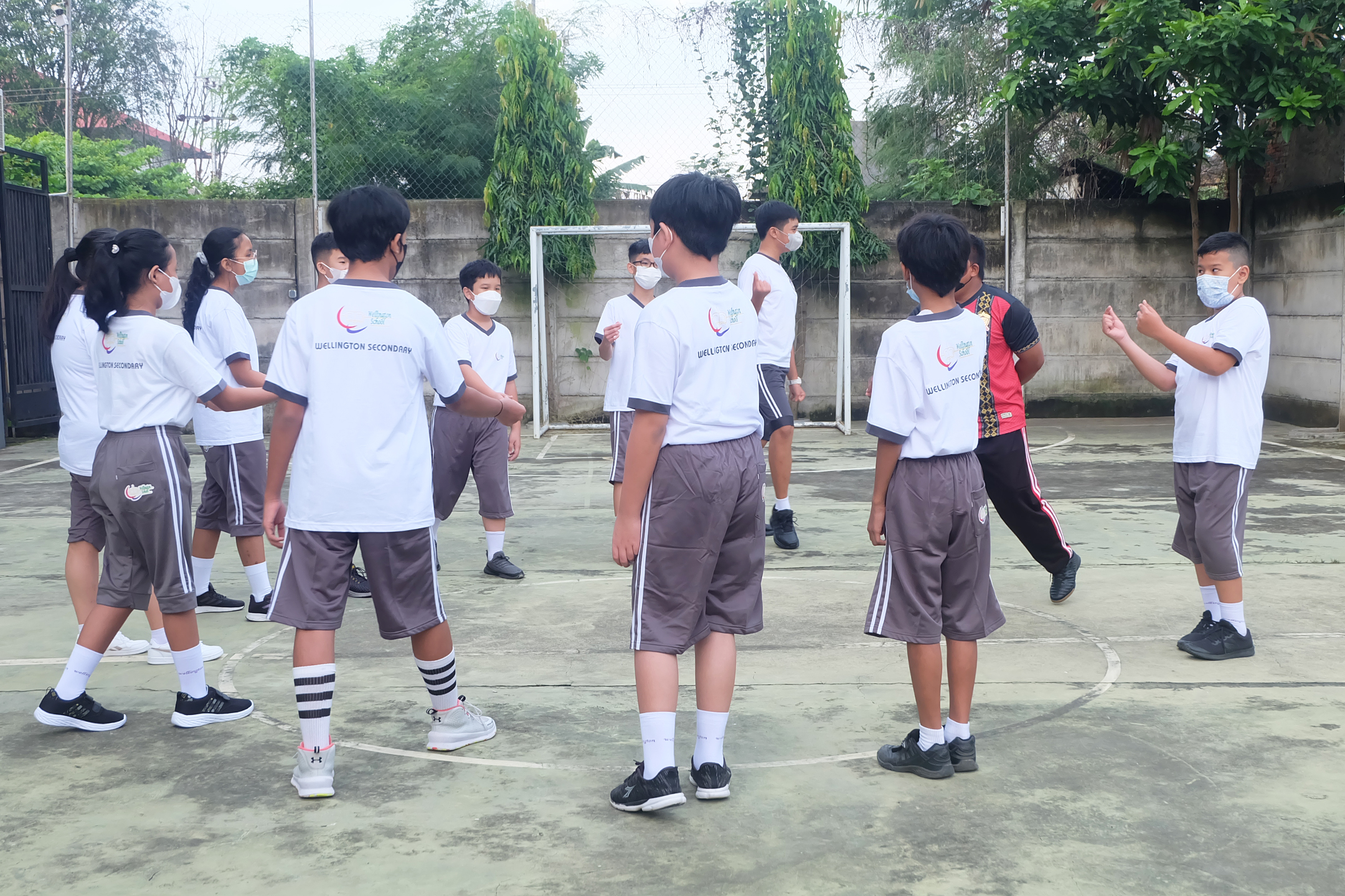 Illustration for Dampak Peer Pressure dan Cara Mencegahnya Pada Anak Remaja